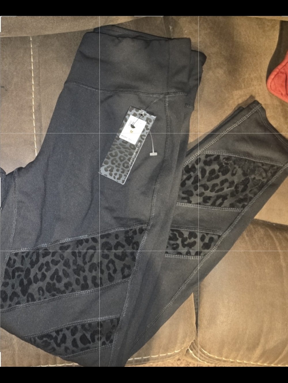 The Warm Up Brand Black Leopard-Panel Sports Bra and Leggings Set - Picture 3 of 3